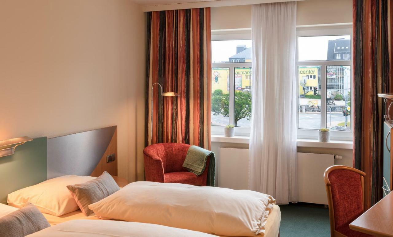Hotel Neustaedter Hof Шварценберг Экстерьер фото