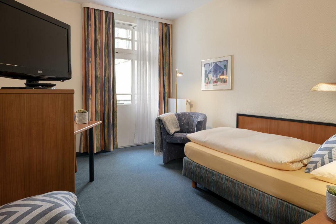 Hotel Neustaedter Hof Шварценберг Экстерьер фото