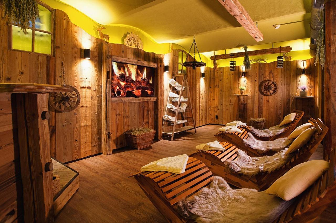 Hotel Neustaedter Hof Шварценберг Экстерьер фото